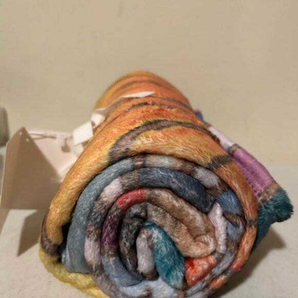 New Happy Camper Throw Blanket and Hand Towel - Picture 4 of 7